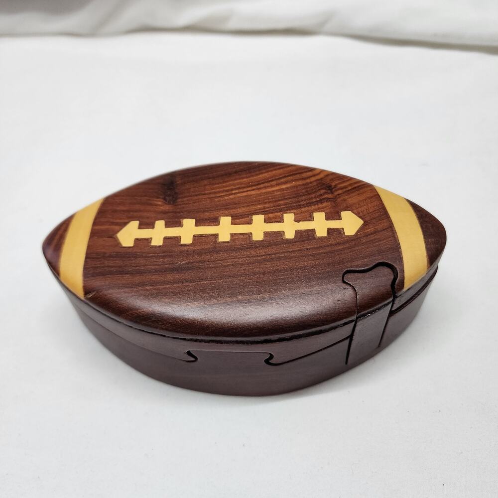 Wooden football puzzle b37